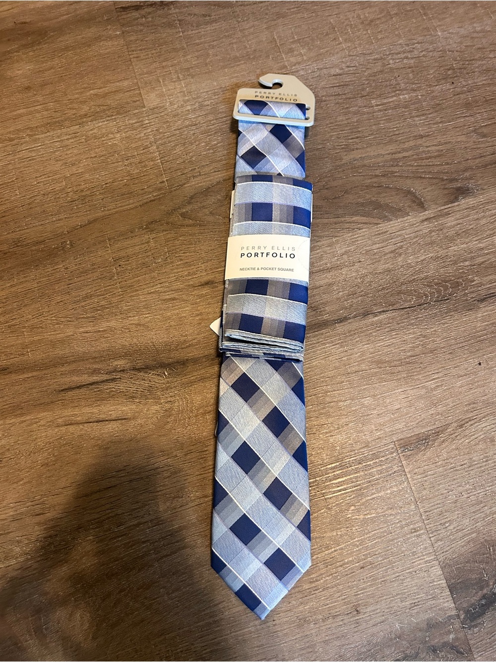 Perry Ellis Portfolio Necktie & Pocket Square Set Mens Blue Silver Plaid